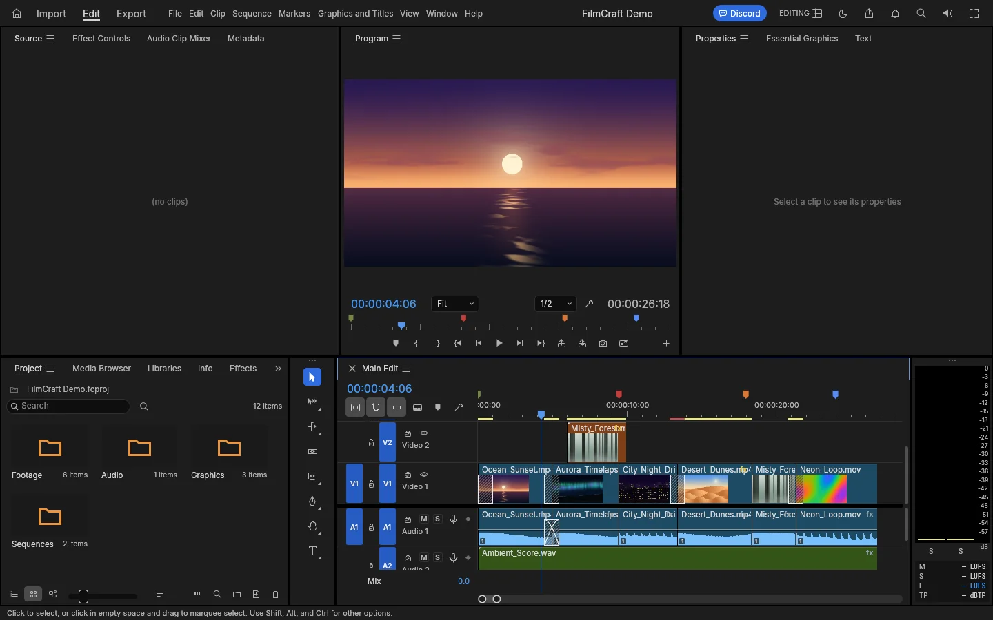 FilmCraft עם פרויקט הדגמה: חלון Program עם שקיעה, ציר זמן עם קליפים וערוצי אודיו, וחלון Project עם תיקיות