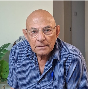 תמונת מקור לדוגמה — פנים מוארות ורקע נקי